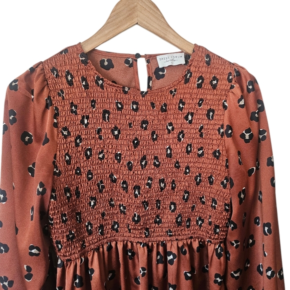 Dress Forum Cheetah Print Babydoll Smocked Top, Contemporary Animal Print Size S - Picture 2 of 9
